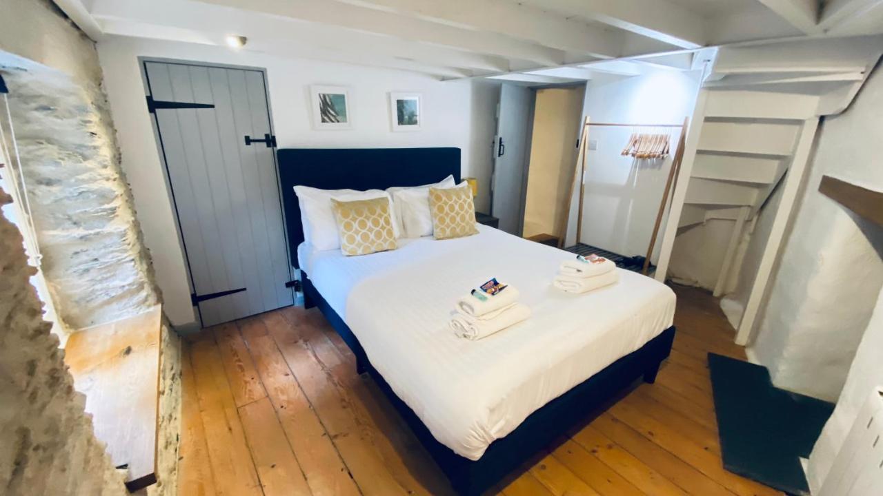 Spindrift Is A Beautiful Newly Refurbished Three Bedroom Private Family House Located On The Old Harbour And The Coastal Path In The Heart Of Beautiful Polperro Dış mekan fotoğraf
