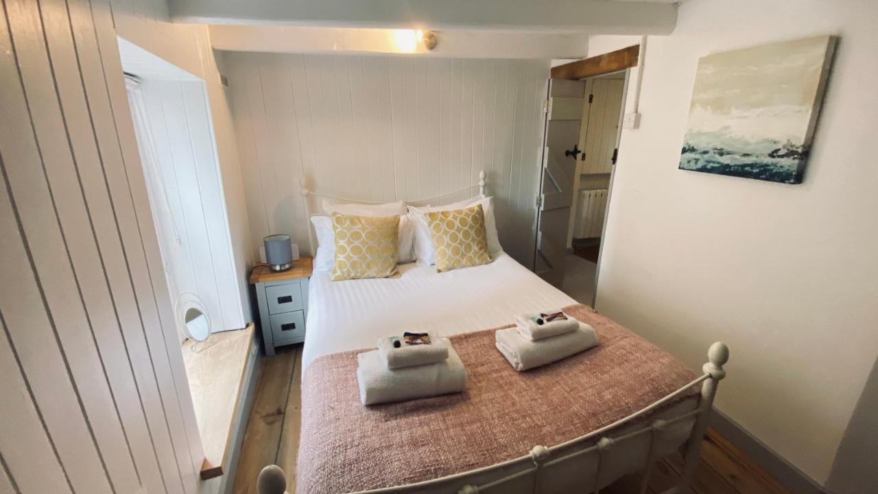 Spindrift Is A Beautiful Newly Refurbished Three Bedroom Private Family House Located On The Old Harbour And The Coastal Path In The Heart Of Beautiful Polperro Dış mekan fotoğraf