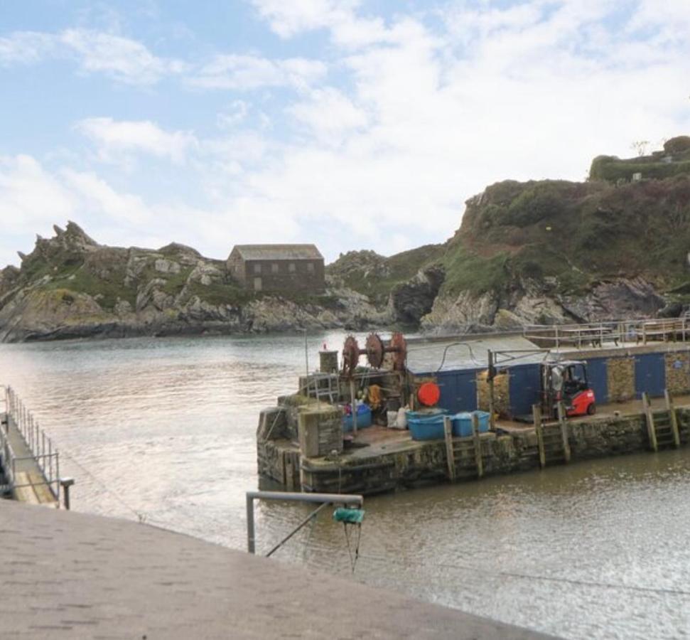 Spindrift Is A Beautiful Newly Refurbished Three Bedroom Private Family House Located On The Old Harbour And The Coastal Path In The Heart Of Beautiful Polperro Dış mekan fotoğraf