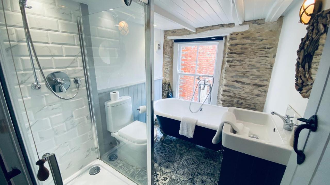 Spindrift Is A Beautiful Newly Refurbished Three Bedroom Private Family House Located On The Old Harbour And The Coastal Path In The Heart Of Beautiful Polperro Dış mekan fotoğraf