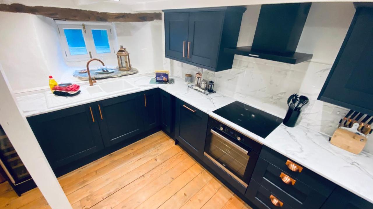 Spindrift Is A Beautiful Newly Refurbished Three Bedroom Private Family House Located On The Old Harbour And The Coastal Path In The Heart Of Beautiful Polperro Dış mekan fotoğraf